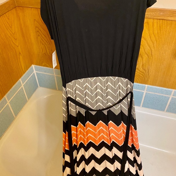 NWT ANA Short Sleeve Two Tone Maxi Dress - Picture 4 of 7